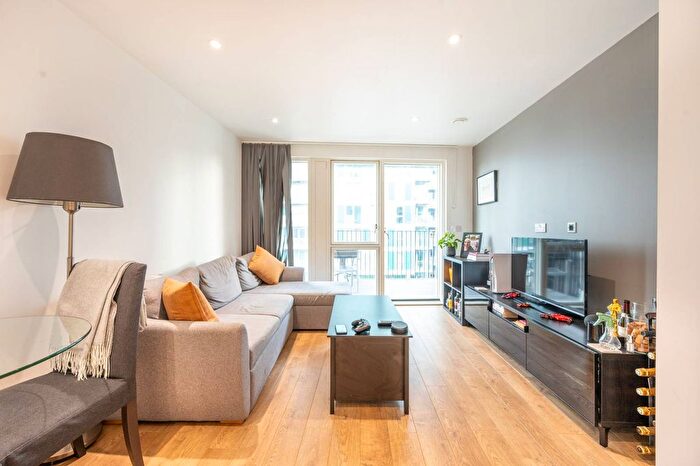 1 Bedroom Flat For Sale In Highland Street, Stratford, London, E15
