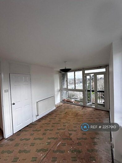 2 Bedroom Flat To Rent In Ashbourne Court, London, N12