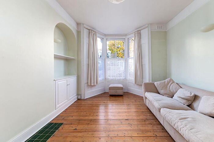1 Bedroom Flat To Rent In Evershot Road, London, N4