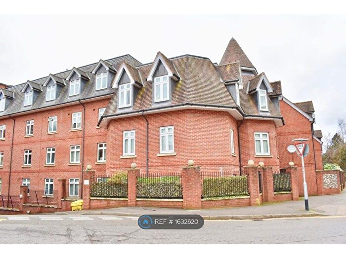 2 Bedroom Flat To Rent In Royal Swan Quarter, Leatherhead, KT22