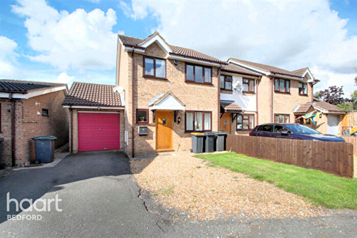 3 Bedroom Semi Detached House For Sale In Pendennis Road, Bedford, MK41
