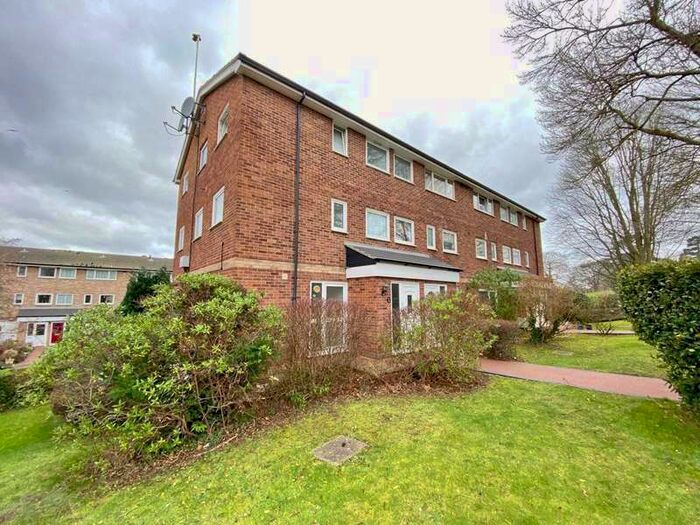 3 Bedroom Apartment To Rent In Hatfield Close, Maidenhead, SL6