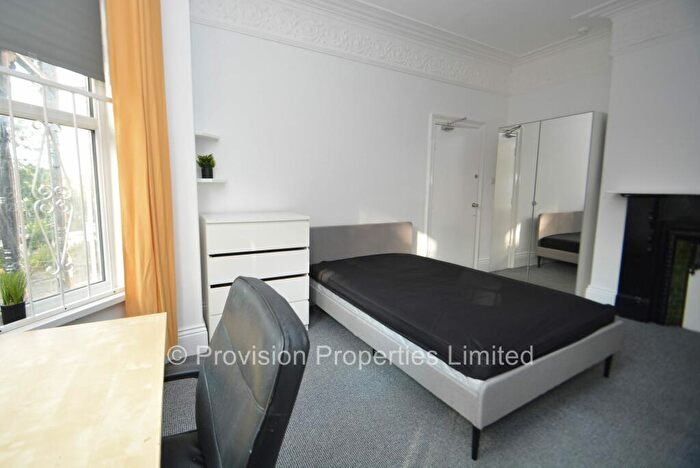 10 Bedroom Terraced House To Rent In Delph Lane, Woodhouse, Leeds, LS6