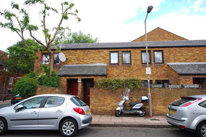 1 Bedroom Flat To Rent In Kennet Close, Battersea, London, SW11