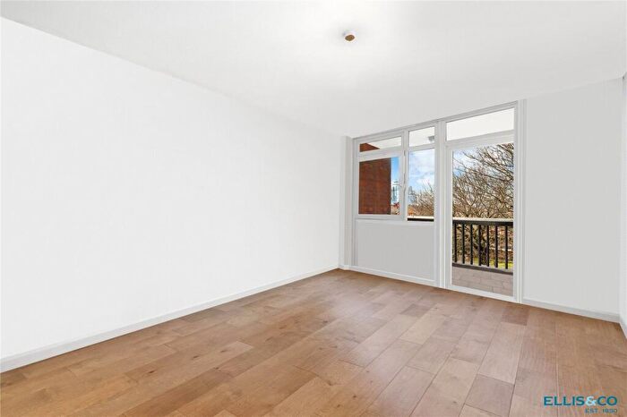 2 Bedroom Apartment To Rent In Heathpool Court, Brady Sreet, London, E1