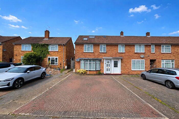 4 Bedroom End Of Terrace House For Sale In Kings Drive, Edgware, HA8
