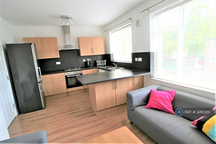3 Bedroom Flat To Rent In Fairfield Court, Manchester, M14