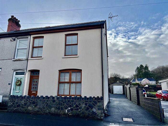 4 Bedroom Semi-Detached House For Sale In Cwmamman Road, Garnant, Ammanford, SA18