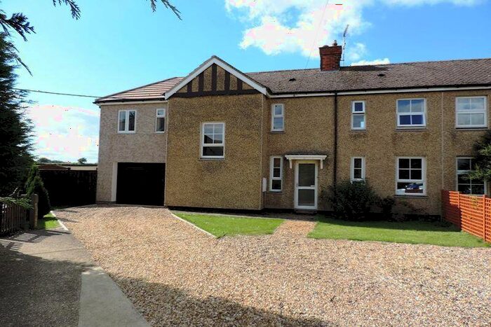 4 Bedroom Semi-Detached House To Rent In Wood Road, Harrold, MK43