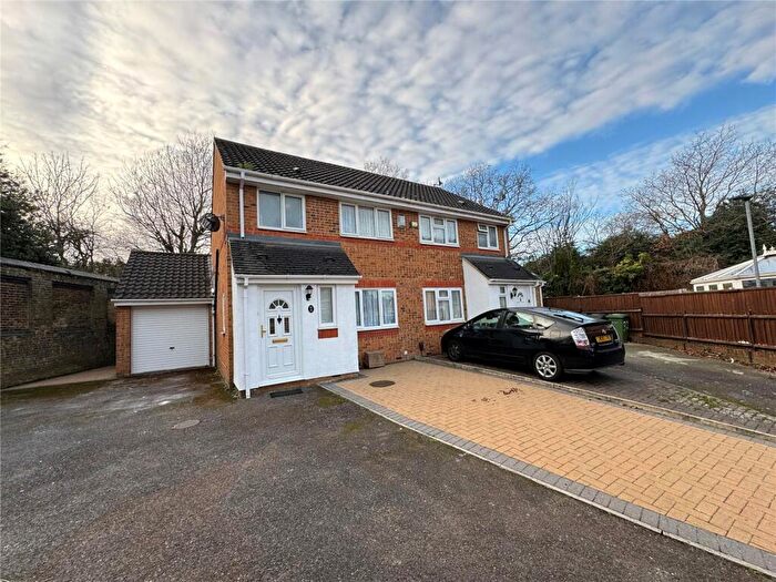 3 Bedroom Semi-Detached House To Rent In Philimore Close, London, SE18