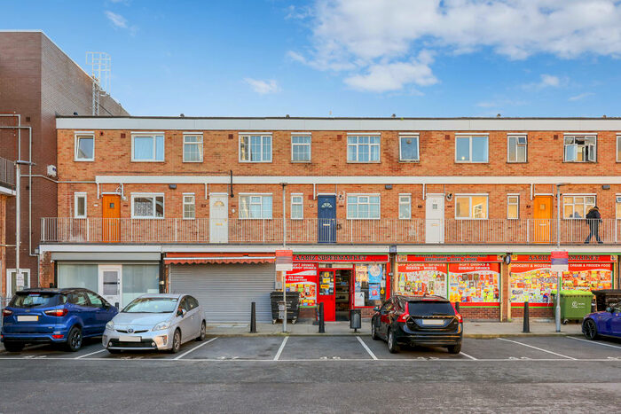 3 Bedroom Flat To Rent In Wager Street, Mile End, E3