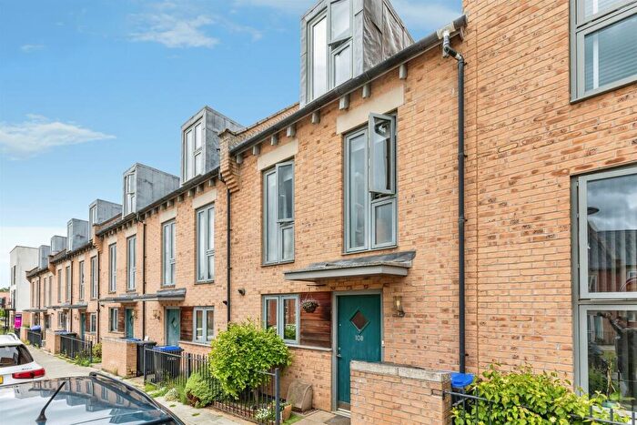 4 Bedroom Town House For Sale In Knot Tiers Drive, Upton, Northampton, NN5