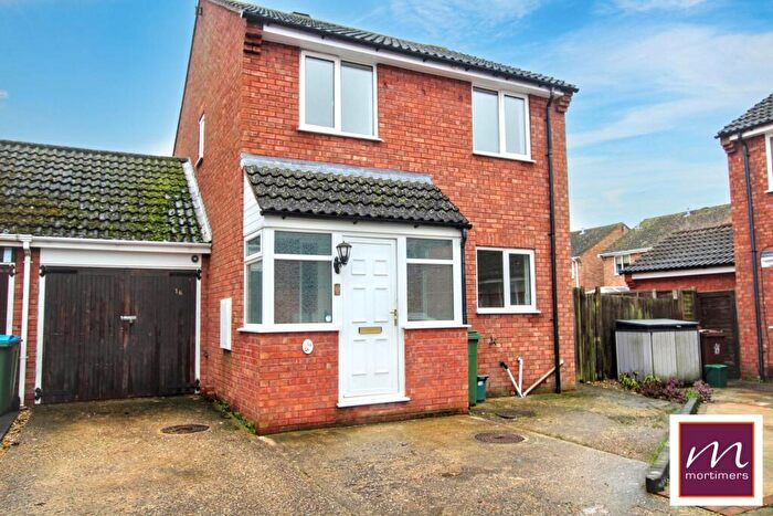 4 Bedroom Link Detached House For Sale In Barrie Close, Aylesbury, HP19