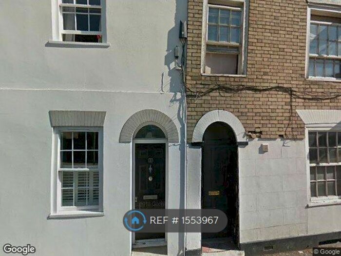 2 Bedroom Flat To Rent In East Street, Faversham, ME13