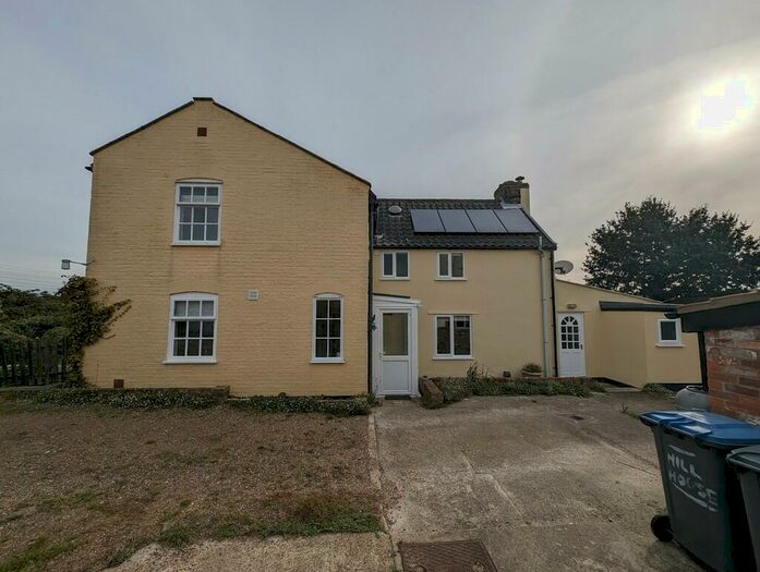 3 Bedroom Semi-Detached House To Rent In Mill Road, Knodishall, IP17