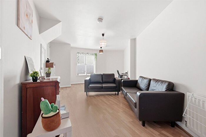 1 Bedroom Flat To Rent In Saunders Close, London, Seven Kings, IG1