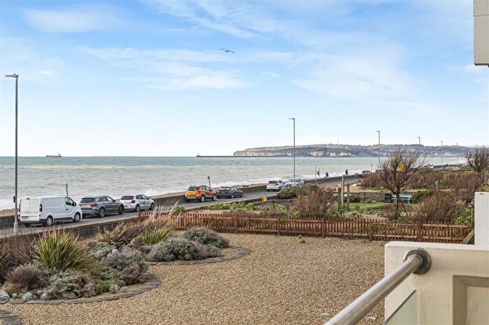 2 Bedroom Flat For Sale In Hardwicke House, Esplanade, Seaford, BN25