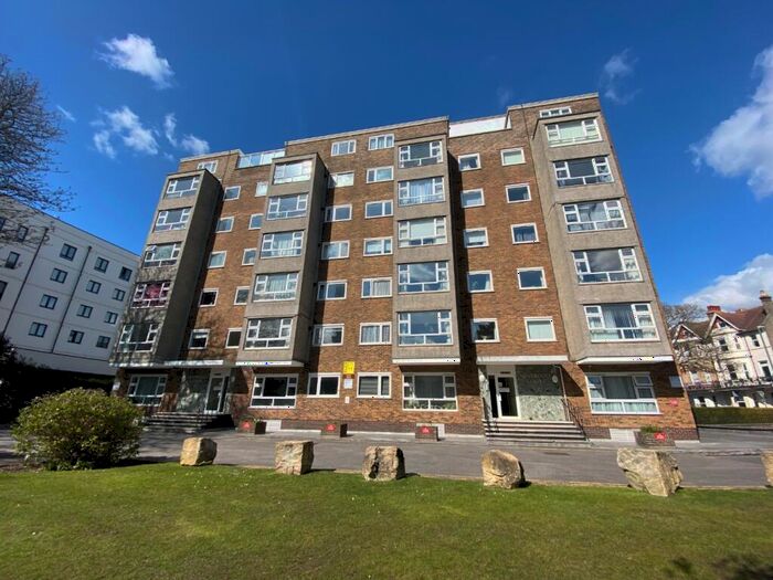 2 Bedroom Apartment To Rent In Flat, Arnewood Court, BH2