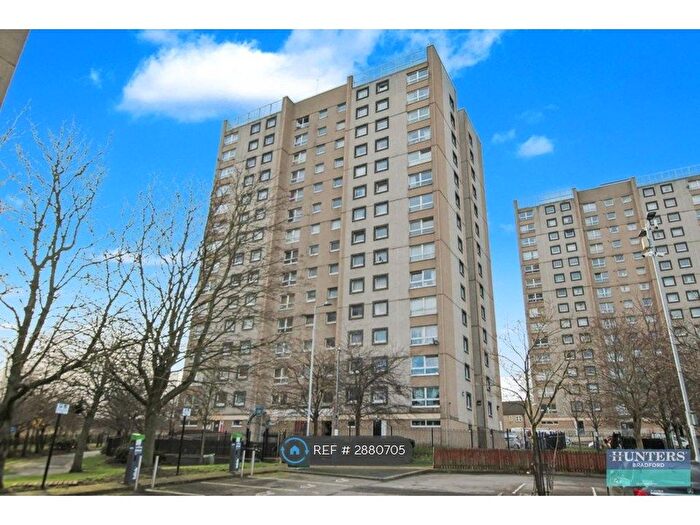 2 Bedroom Flat To Rent In Radwell Drive, Bradford, BD5