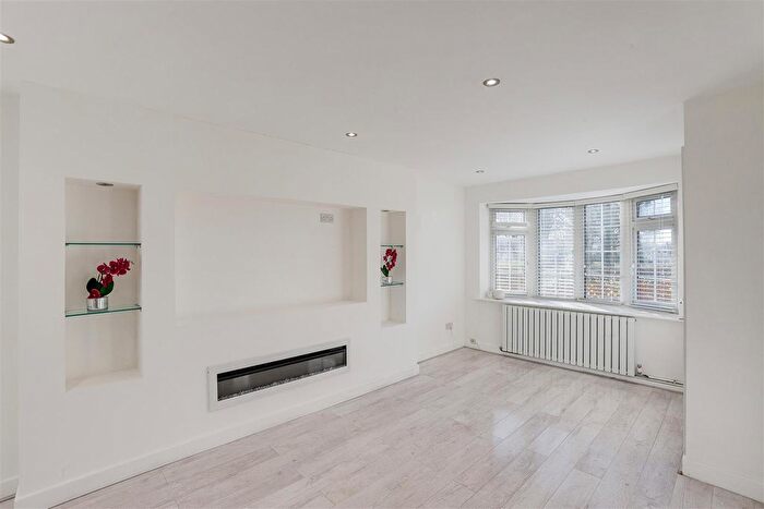 2 Bedroom End Of Terrace House To Rent In Spinningdale, Arnold, Nottinghamshire, NG5