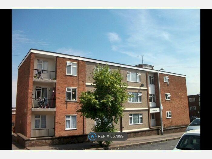 1 Bedroom Flat To Rent In Thaxted Lodge, South Woodford, E18