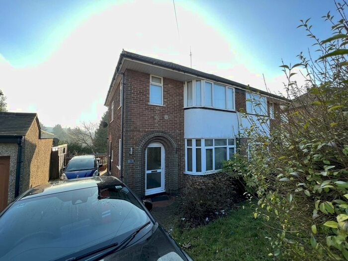 3 Bedroom Semi-Detached House To Rent In Hollybush Road, Luton, LU2
