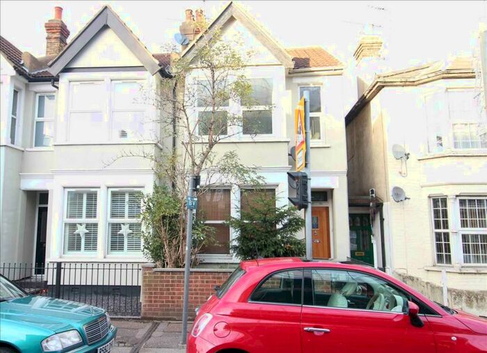 2 Bedroom Apartment To Rent In Rectory Grove, Leigh On Sea, SS9