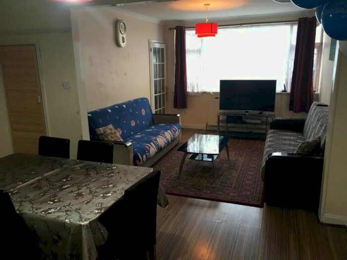 2 Bedroom Terraced House To Rent In Langley Crescent, Hayes UB3