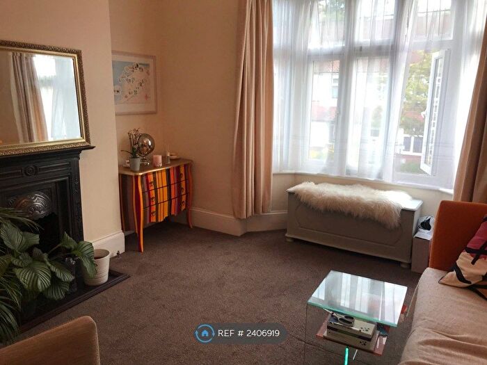 3 Bedroom Maisonette To Rent In Westdown Road, London, SE6