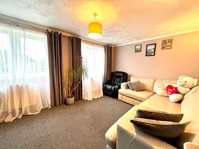 2 Bedroom Maisonette To Rent In Sark Walk, London, E16