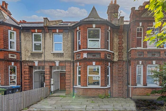 2 Bedroom Flat To Rent In Villiers Road, Kingston Upon Thames, KT1