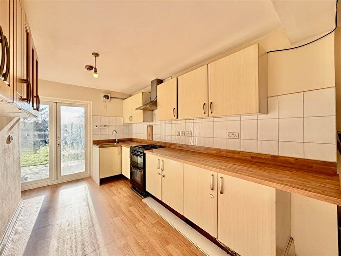 5 Bedroom Semi-Detached House To Rent In The Crossways, Heston, TW5