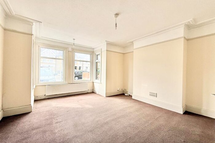 2 Bedroom Flat To Rent In Cheltenham Road, Southend-on-Sea, SS1