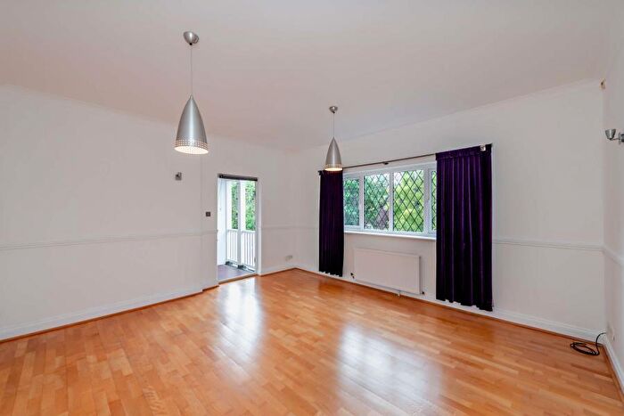 2 Bedroom Apartment To Rent In Frithwood Avenue, HA6