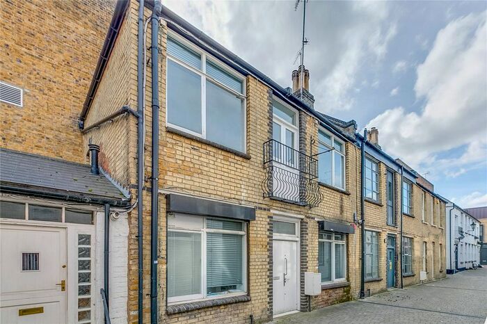 2 Bedroom Mews To Rent In Blackstock Mews, Islington, N4