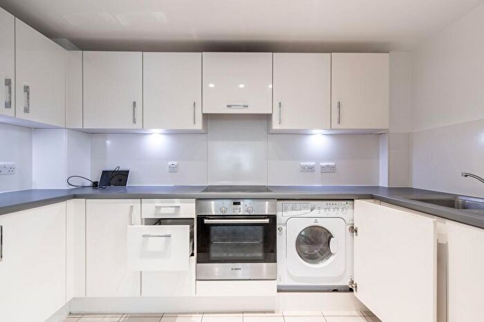2 Bedroom Flat To Rent In St Peters Court Cephas Street, E1