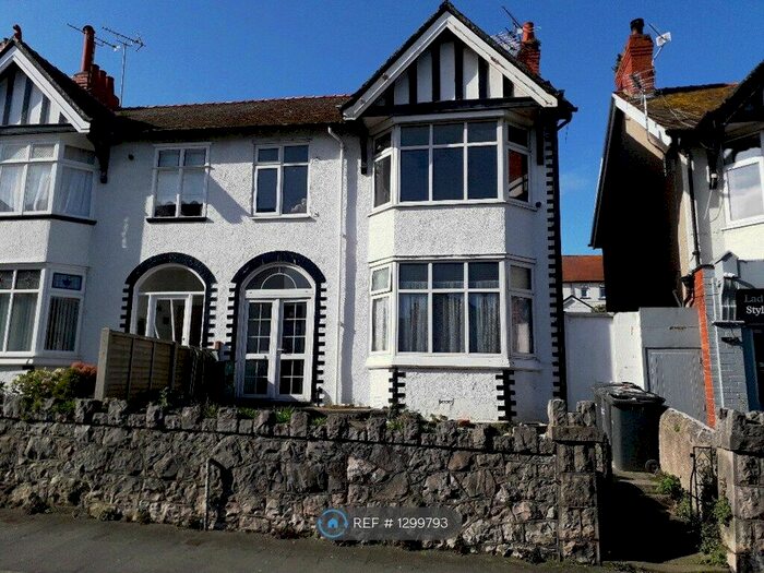 2 Bedroom Flat To Rent In Colwyn Avenue, Rhos On Sea, Colwyn Bay LL28