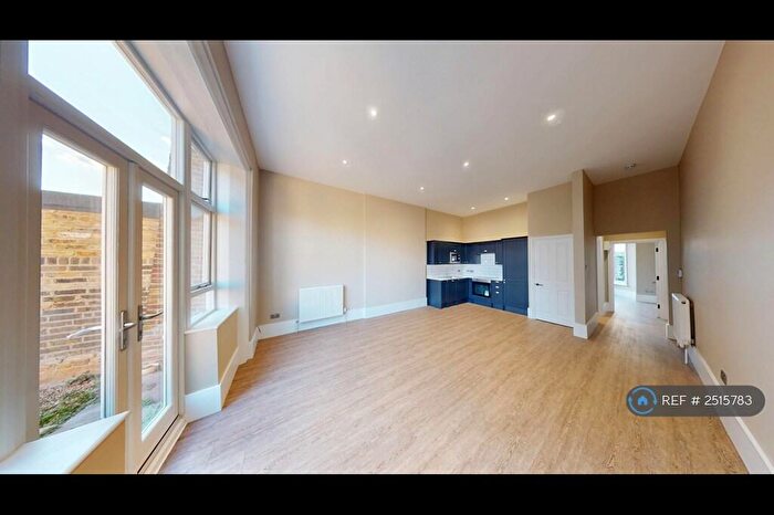 1 Bedroom Flat To Rent In Claremont Gardens, Surbiton, KT6