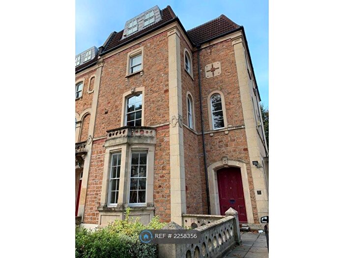 2 Bedroom Flat To Rent In Oakfield Mansions, Bristol, BS8