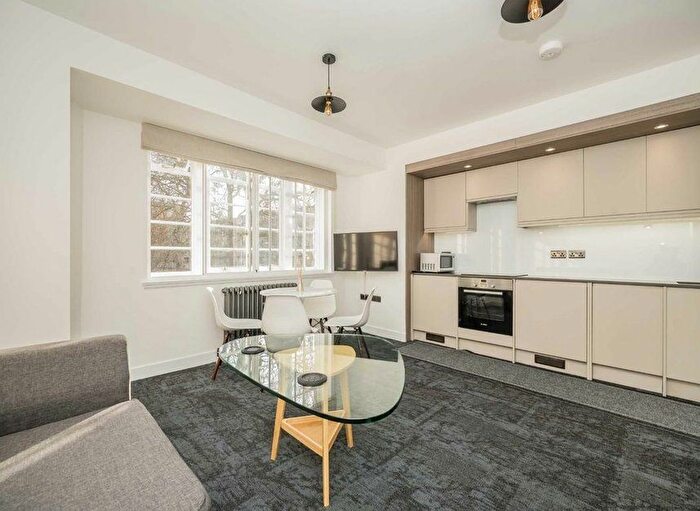 2 Bedroom Flat To Rent In Tavistock Court, Bloomsbury, WC1H