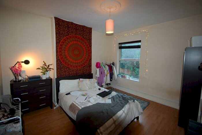 5 Bedroom House To Rent In -, DE1