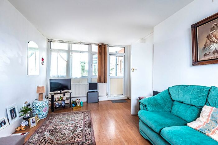 2 Bedroom Flat For Sale In Keevil Drive, London, SW19