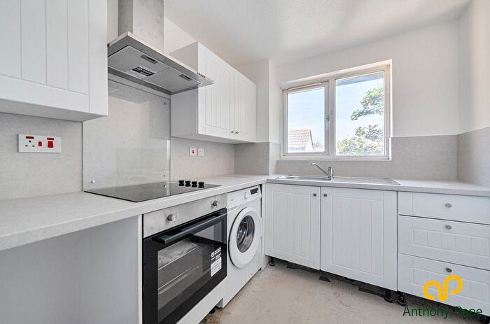1 Bedroom Flat To Rent In Whitehead Close, Edmonton, London, N18