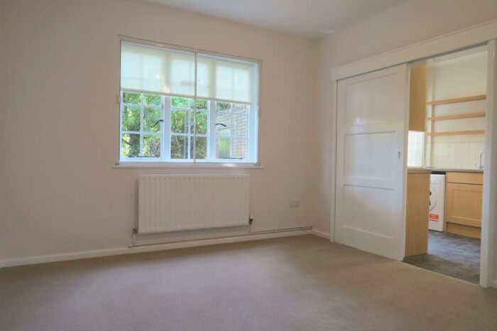 3 Bedroom Terraced House To Rent In Park Hall Road, West Dulwich, London, SE21