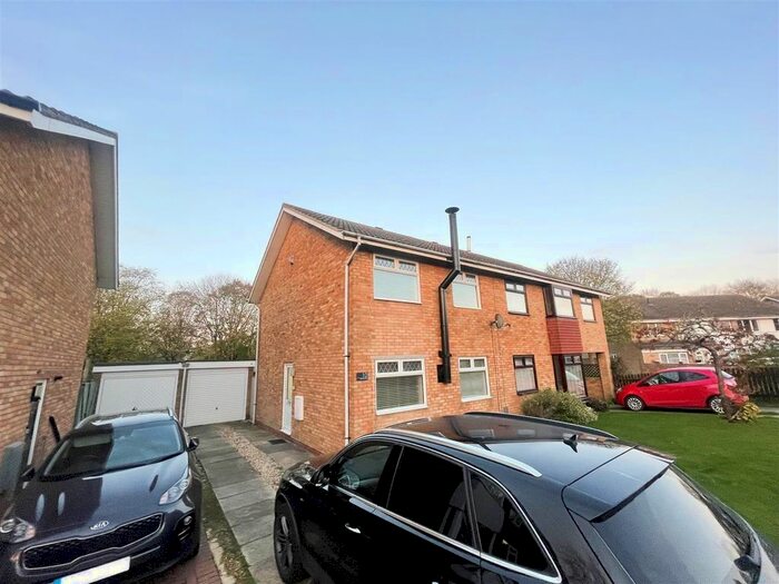 3 Bedroom Semi-Detached House To Rent In Malvern Drive, Fullers Slade, Milton Keynes, MK11