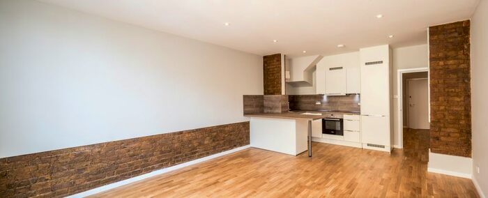 2 Bedroom Flat To Rent In Shacklewell Lane, London, E8