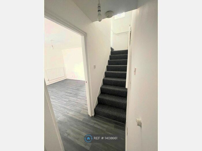 1 Bedroom Flat To Rent In Anna Close, London, E8