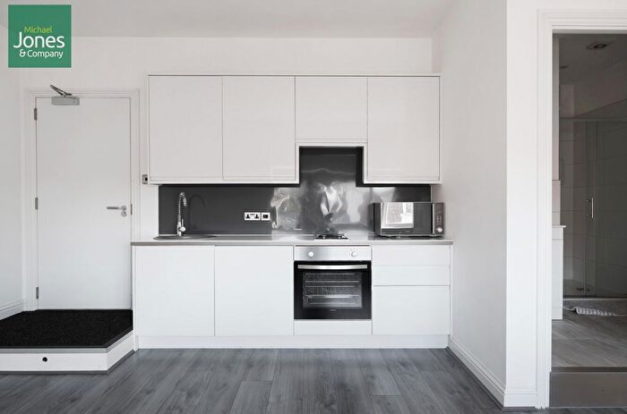 Studio To Rent In New Broadway, Worthing, West Sussex, BN11