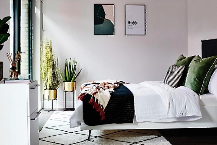 1 Bedroom Flat To Rent In Uncle Southall, Merrick Rd, Southall, Southall, UB2