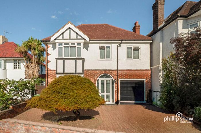 4 Bedroom Detached House For Sale In Ilmington Road, Harrow, HA3